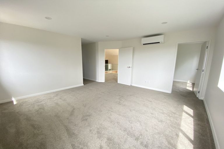 Photo of property in 22 Lorikeet Place, Unsworth Heights, Auckland, 0632