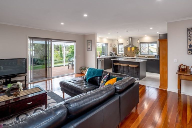 Photo of property in 12 Wood Street, Greytown, 5712