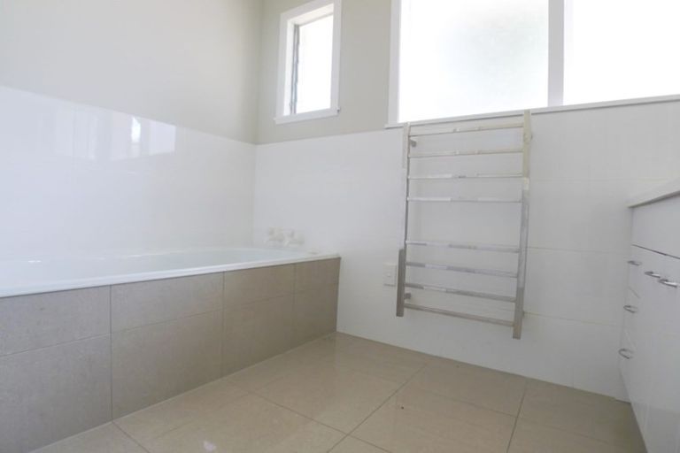 Photo of property in 1 Iorangi Place, Hillpark, Auckland, 2102
