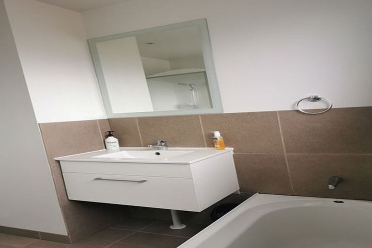 Photo of property in 28 Vandeleur Avenue, Birkdale, Auckland, 0626