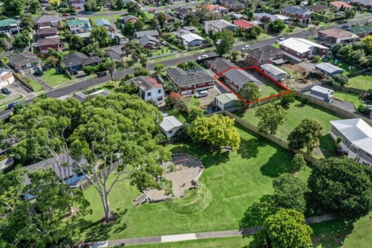 Photo of property in 2/22 Pooley Street, Pakuranga Heights, Auckland, 2010