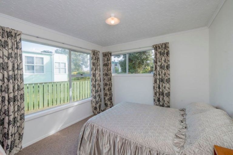 Photo of property in 2b Mahoe Street, Otaki Beach, Otaki, 5512