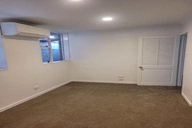 Photo of property in 107a Seaview Road, Westown, New Plymouth, 4310
