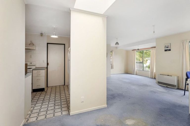 Photo of property in 5a Parsons Glen, Karori, Wellington, 6012