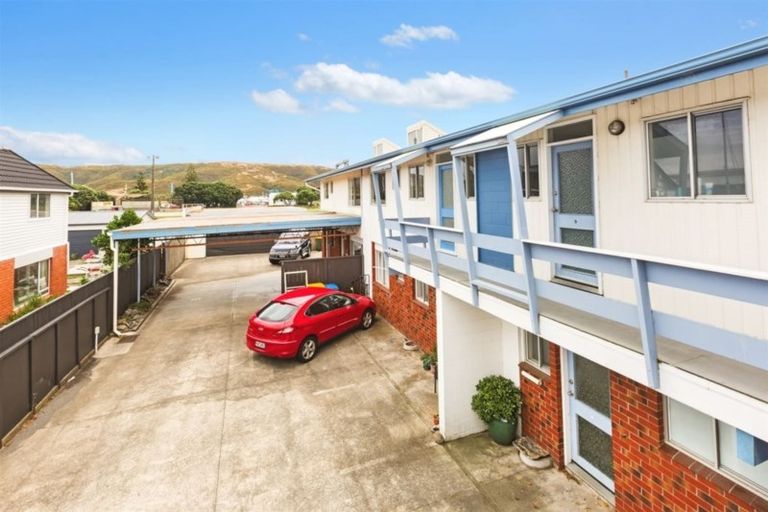 Photo of property in 10/35 Mana Esplanade, Paremata, Porirua, 5026