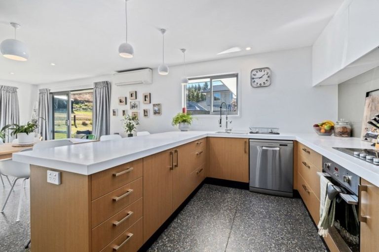 Photo of property in 11 Ada Place, Lake Hayes, Queenstown, 9304