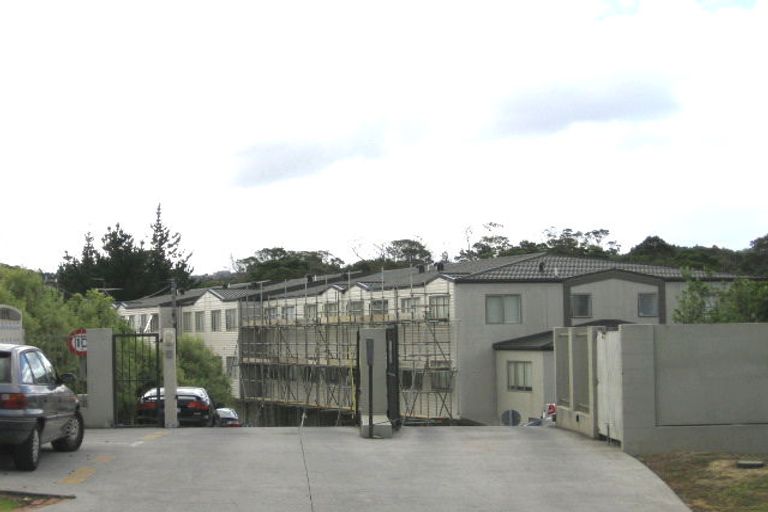 Photo of property in The Haven, 18/120 Beach Haven Road, Beach Haven, Auckland, 0626