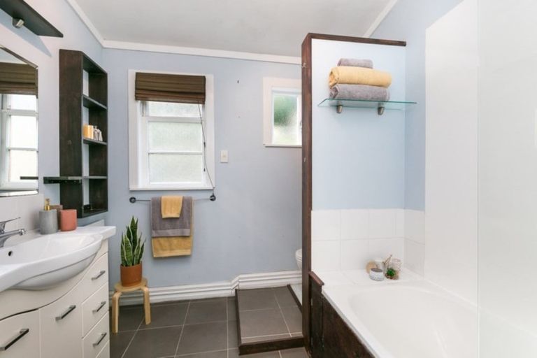 Photo of property in 11 Royal Street, Berhampore, Wellington, 6023