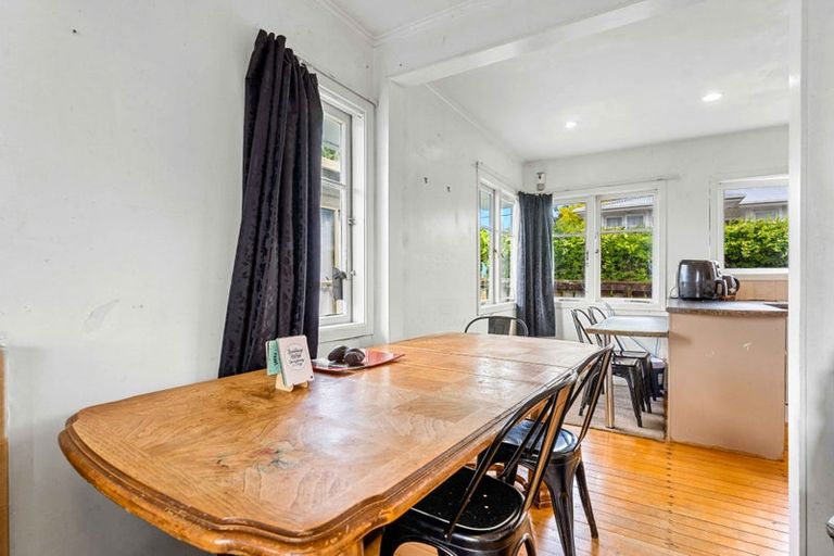 Photo of property in 48 Amberley Avenue, Te Atatu South, Auckland, 0610