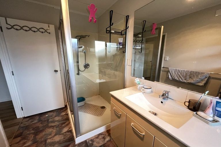 Photo of property in 2/40 Sutton Crescent, Papakura, 2110