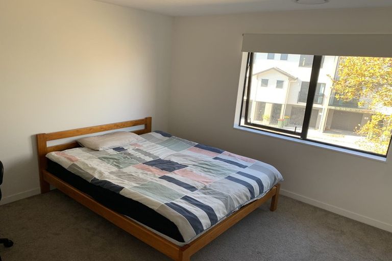 Photo of property in 8 Lilac Lane, Oteha, Auckland, 0632