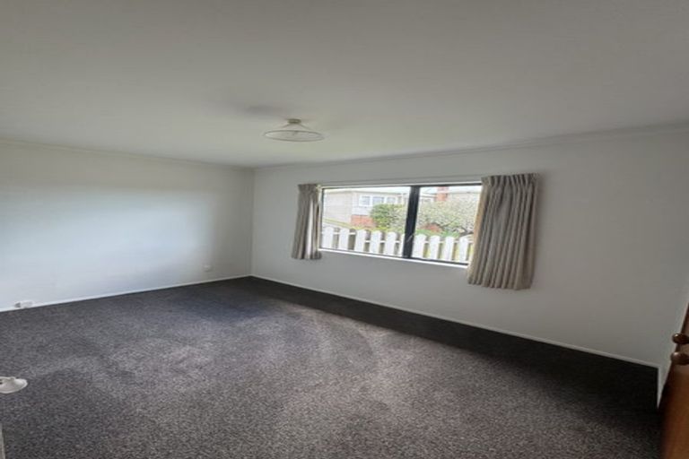 Photo of property in 2/2 Aorangi Place, Birkenhead, Auckland, 0626