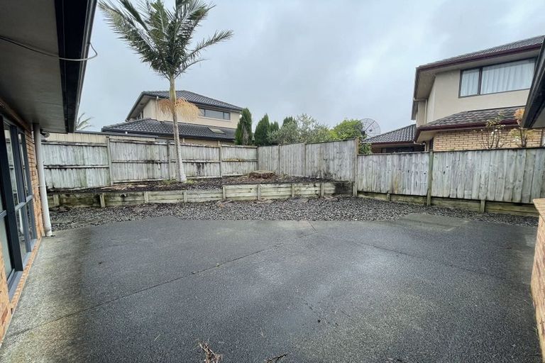 Photo of property in 4 Walter Haddrell Crescent, Flat Bush, Auckland, 2016