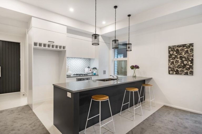 Photo of property in 71 Hayfield Way, Karaka, Papakura, 2113