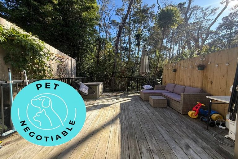 Photo of property in 25 Tokai Place, Glen Eden, 0602