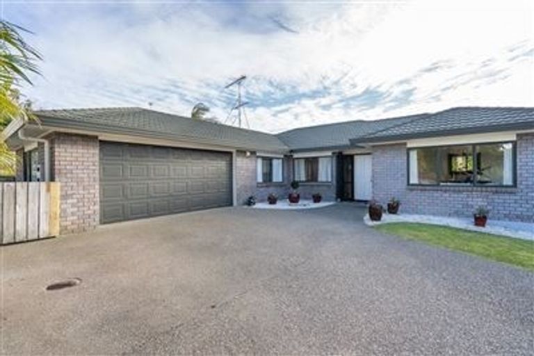 Photo of property in 76 Picasso Drive, West Harbour, Auckland, 0618