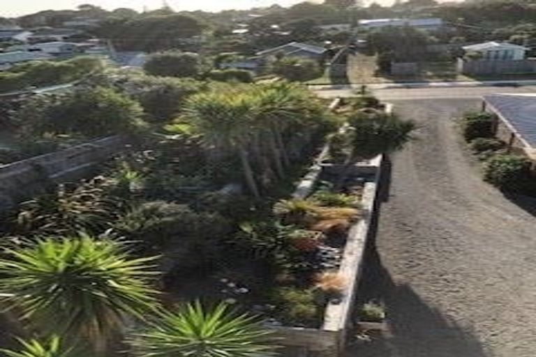 Photo of property in 103 Rua Avenue, Waitarere Beach, Levin, 5510