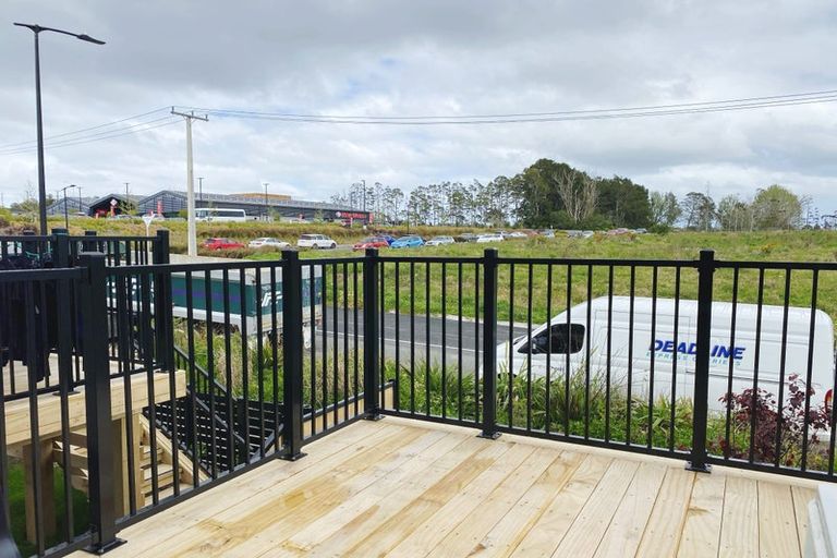 Photo of property in 34 Sinton Road, Hobsonville, Auckland, 0618