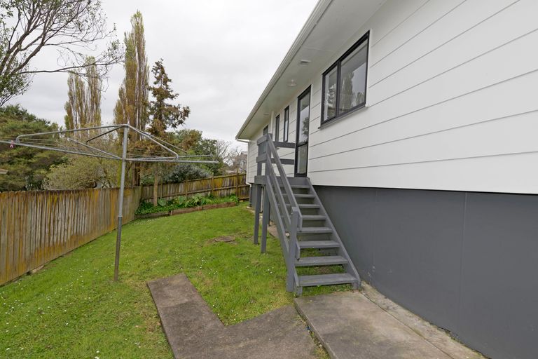 Photo of property in 2/7 Maywood Crescent, Glen Eden, Auckland, 0602