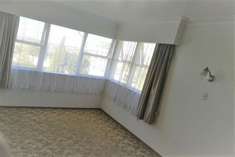 Photo of property in 2/1 Edgeworth Road, Glenfield, Auckland, 0629