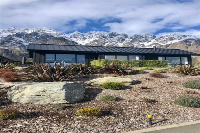 Photo of property in 25 Hackett Road, Jacks Point, Queenstown, 9371