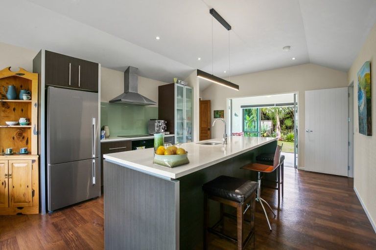 Photo of property in 5a Tui Grove, Oakura, 4314