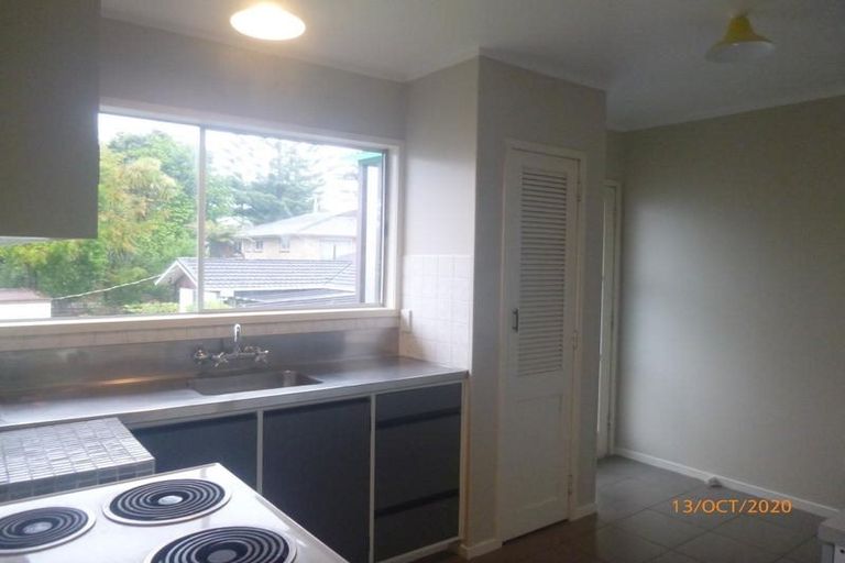 Photo of property in 2/1b Divich Avenue, Te Atatu South, Auckland, 0610