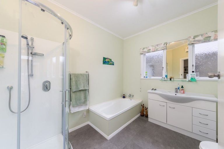 Photo of property in 23 Kowhai Avenue, Ebdentown, Upper Hutt, 5018