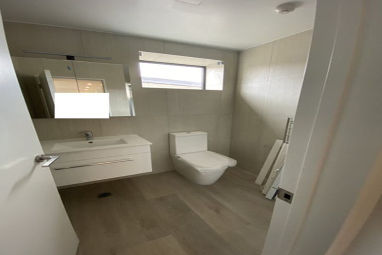 Photo of property in 201/36c Greenslade Crescent, Northcote, Auckland, 0627