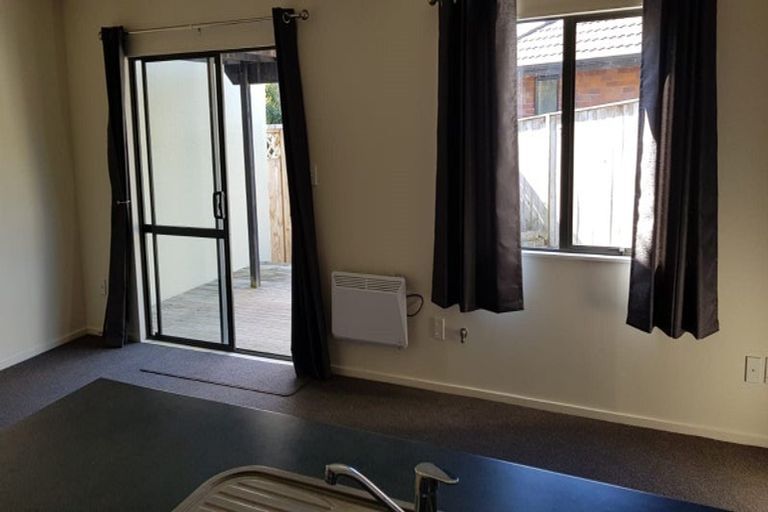 Photo of property in 8/3 Orwell Road, Greenhithe, Auckland, 0632