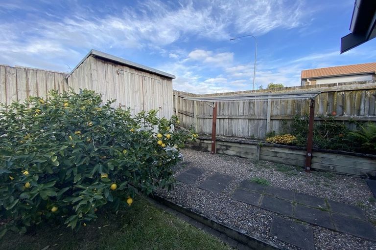 Photo of property in 13 Fearnley Grove, Albany, Auckland, 0632