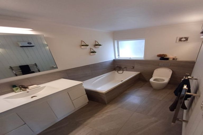 Photo of property in 14a Parklands Drive, Karori, Wellington, 6012