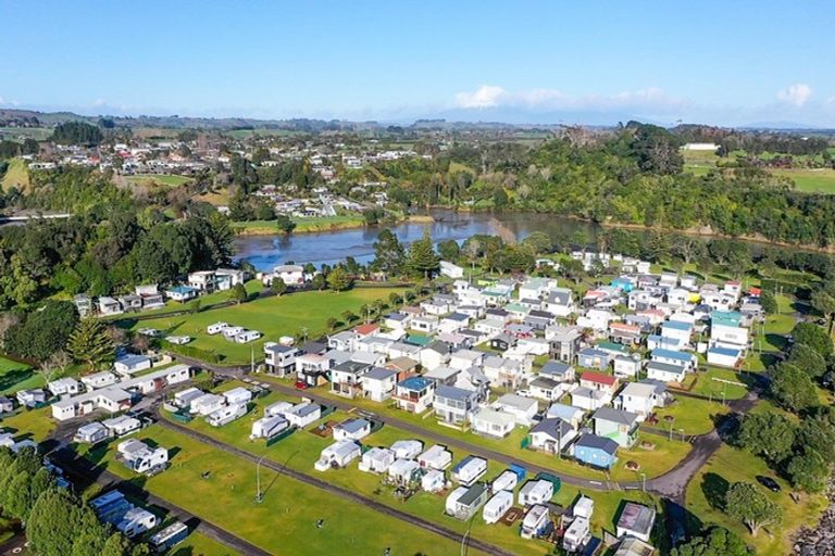 Photo of property in 90 Seventh Avenue, Urenui, 4377