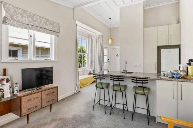 Photo of property in 96 Calliope Road, Stanley Point, Auckland, 0624