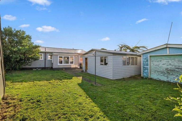 Photo of property in 14 Ferguson Street, Levin, 5510