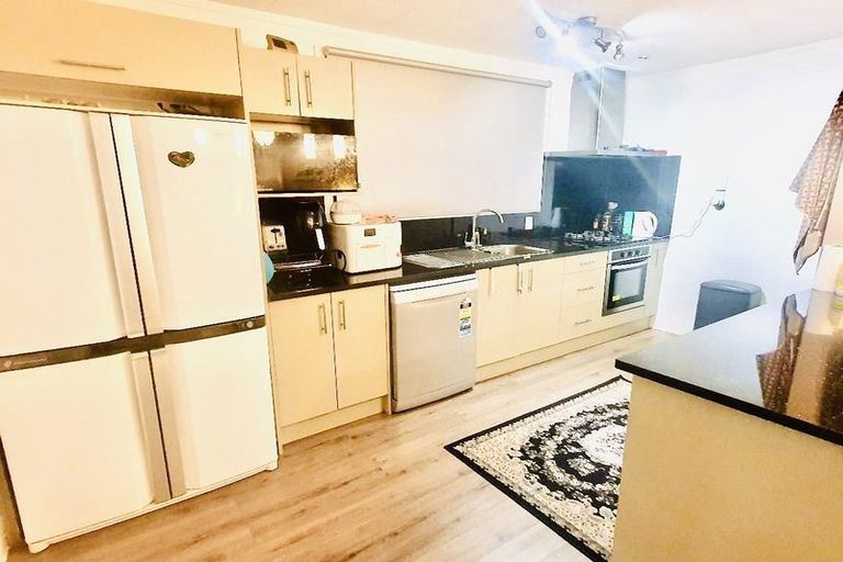 Photo of property in 11c Bamboo Grove, Kelston, Auckland, 0602