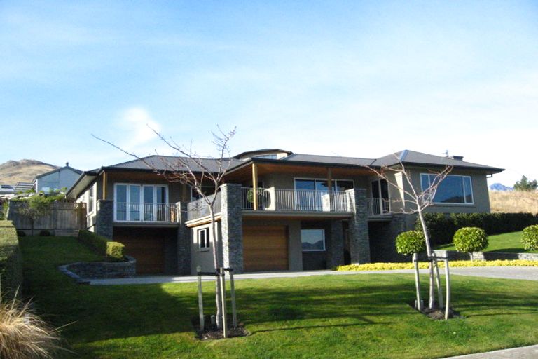 Photo of property in 3 Garland Terrace, Kelvin Heights, Queenstown, 9300