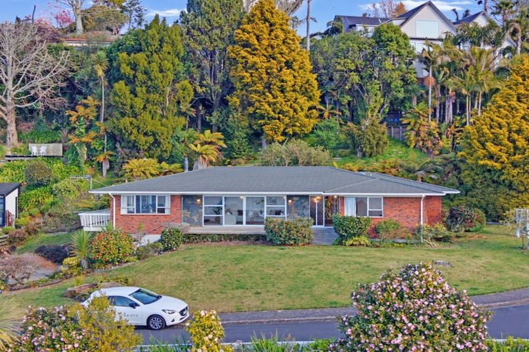 Photo of property in 8 Manahi Avenue, Kawaha Point, Rotorua, 3010