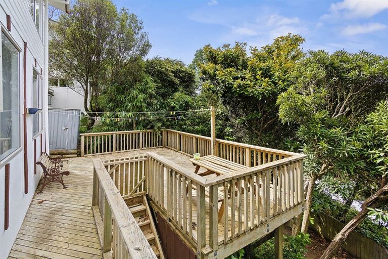 Photo of property in 15a Kereru Bend, Tawa, Wellington, 5028