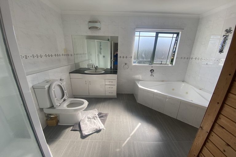 Photo of property in 1 Killybegs Drive, Pinehill, Auckland, 0632