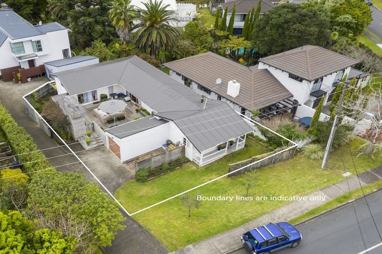 Photo of property in 21 Lyons Avenue, Murrays Bay, Auckland, 0630