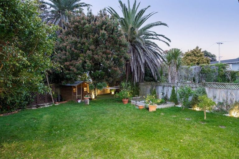 Photo of property in 10 Kowhai Road, Campbells Bay, Auckland, 0630