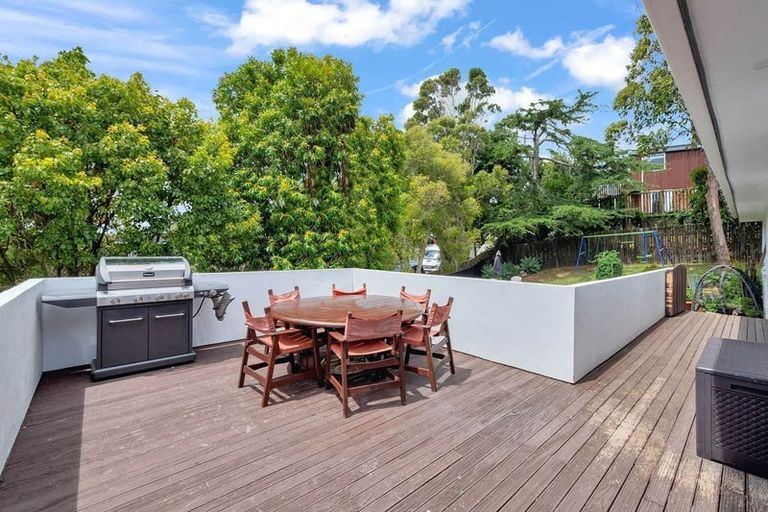 Photo of property in 2 Hollyhock Place, Browns Bay, Auckland, 0630