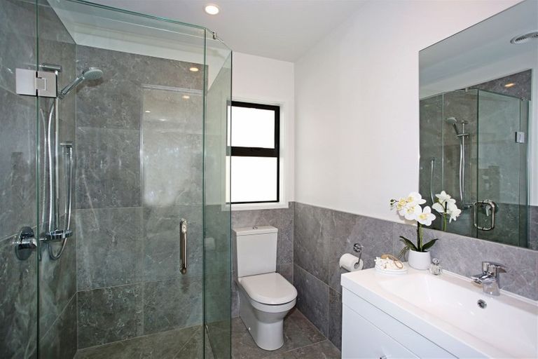 Photo of property in 2 Okoreka Road, Glenbrook, 2681