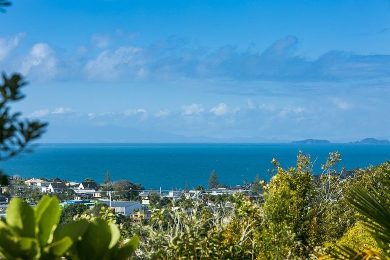 Photo of property in 128 Arran Road, Browns Bay, Auckland, 0630