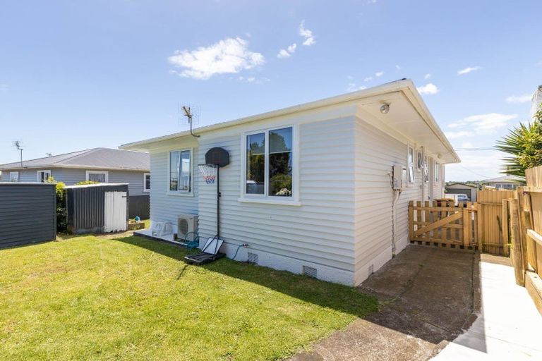 Photo of property in 7 Watene Crescent, Waitara, 4320