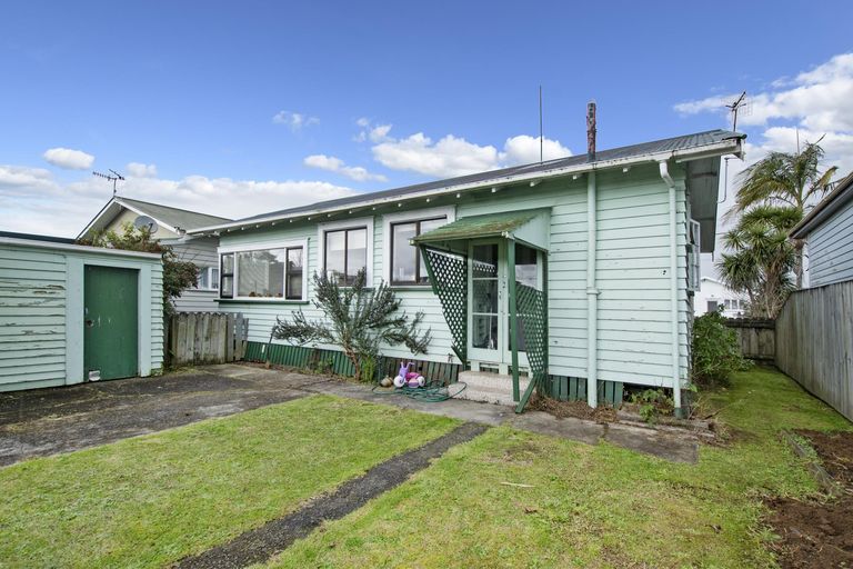 Photo of property in 3 Cooke Street, Avenues, Whangarei, 0110
