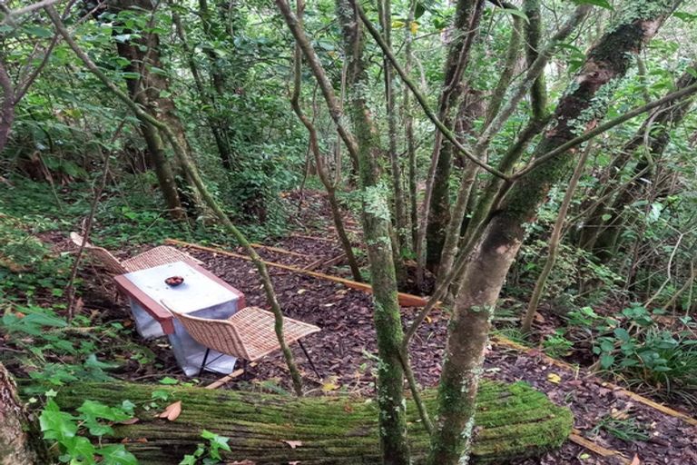 Photo of property in 35 Glenfern Road, Mellons Bay, Auckland, 2014