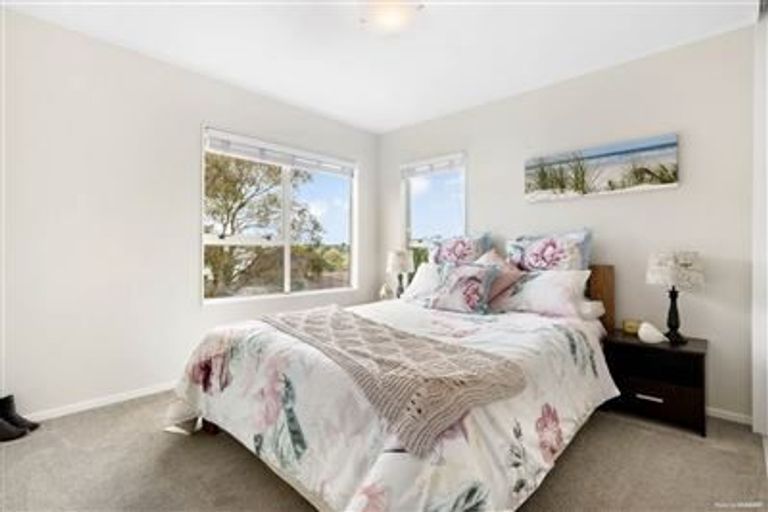 Photo of property in 3 Ian Sage Avenue, Torbay, Auckland, 0630