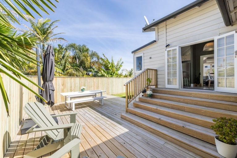 Photo of property in 14 Colenso Avenue, Hospital Hill, Napier, 4110